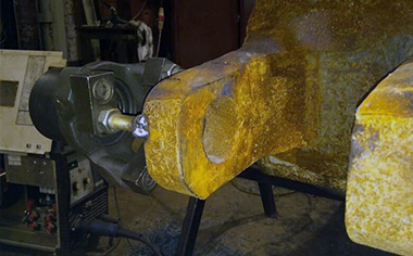 Коррозионные проявления и видимые дефекты, на поверхностях царапины, сколы, задиры, в следствии которых возникают протечки рабочей жидкости